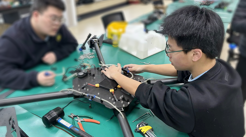 四川发布急需紧缺职业目录，无人机领域多工种入选！选择专业无人机培训机构报名，开启高薪未来！